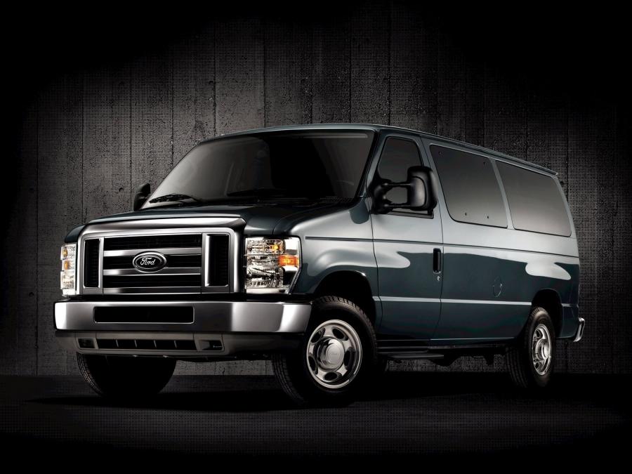  Ford E-350 XLT 50th Anniversary Edition 2010 года  (фото 1 из 2)